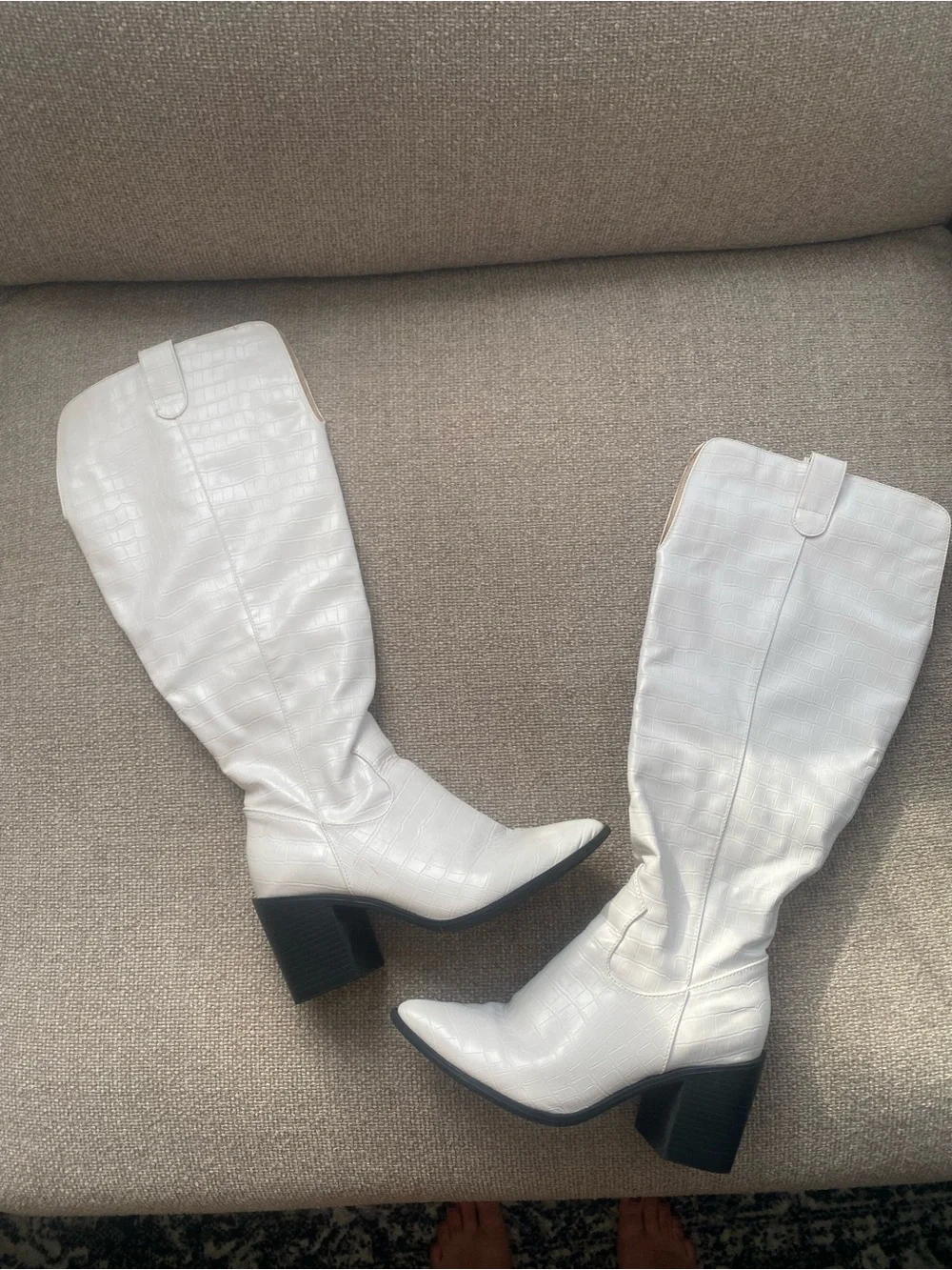White Knee-High Pointed-Toe Block Heel Boots - Women